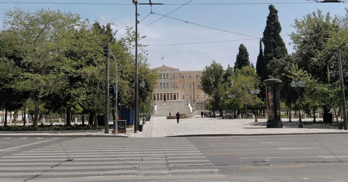 Plaza sintagma vacía por covid-19, Atenas, Grecia